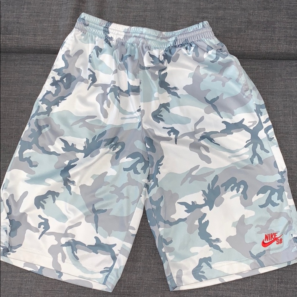 Youth XL Nike SB camo shorts